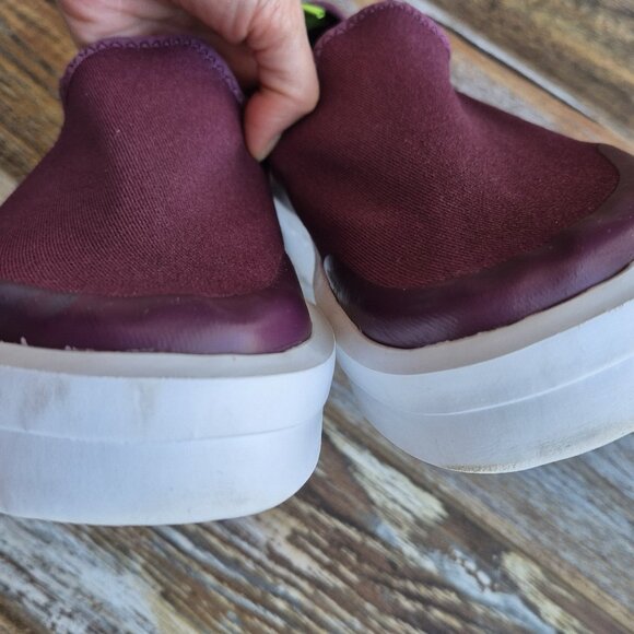 OOFOS OOmega eeZee Low Top Recovery Shoes Comfort Slip-On Cushion Mulberry - Picture 8 of 10